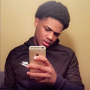 Meet your Posher, Deandre